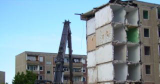 Демонтаж 5 этажного дома Ломоносов, цена от 3701 руб.