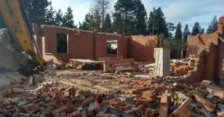 Демонтаж 1 этажного дома Ломоносов, цена от 1616 руб.